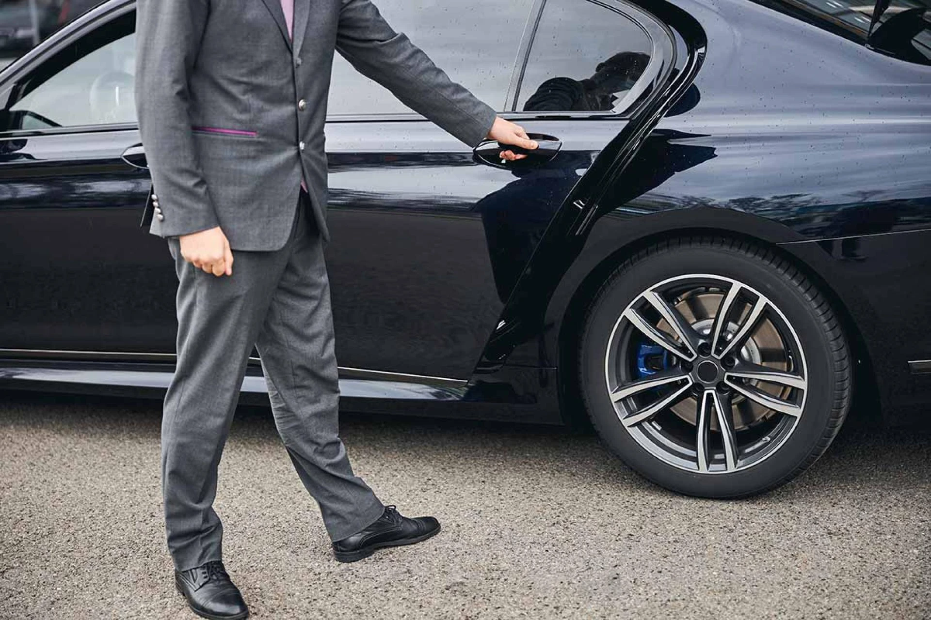 Choose A chauffeur for hire service in Melbourne