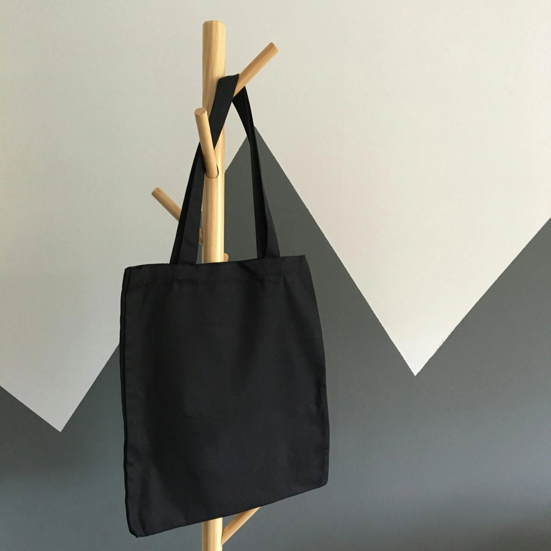 Tips for Choosing Colors for Women's Shoulder Bags