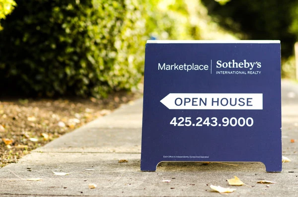Real Estate Signs in Dallas: Guiding Your Property Journey