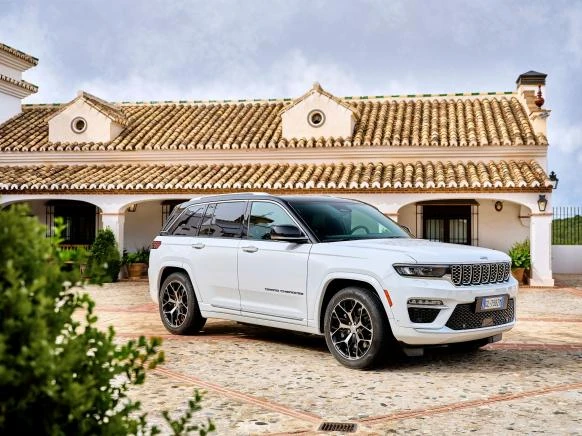 Exploring the Striking Exterior Design of the Jeep Grand Cherokee