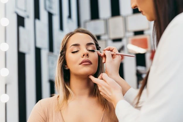 How to Create a Makeup Look Without Makeup