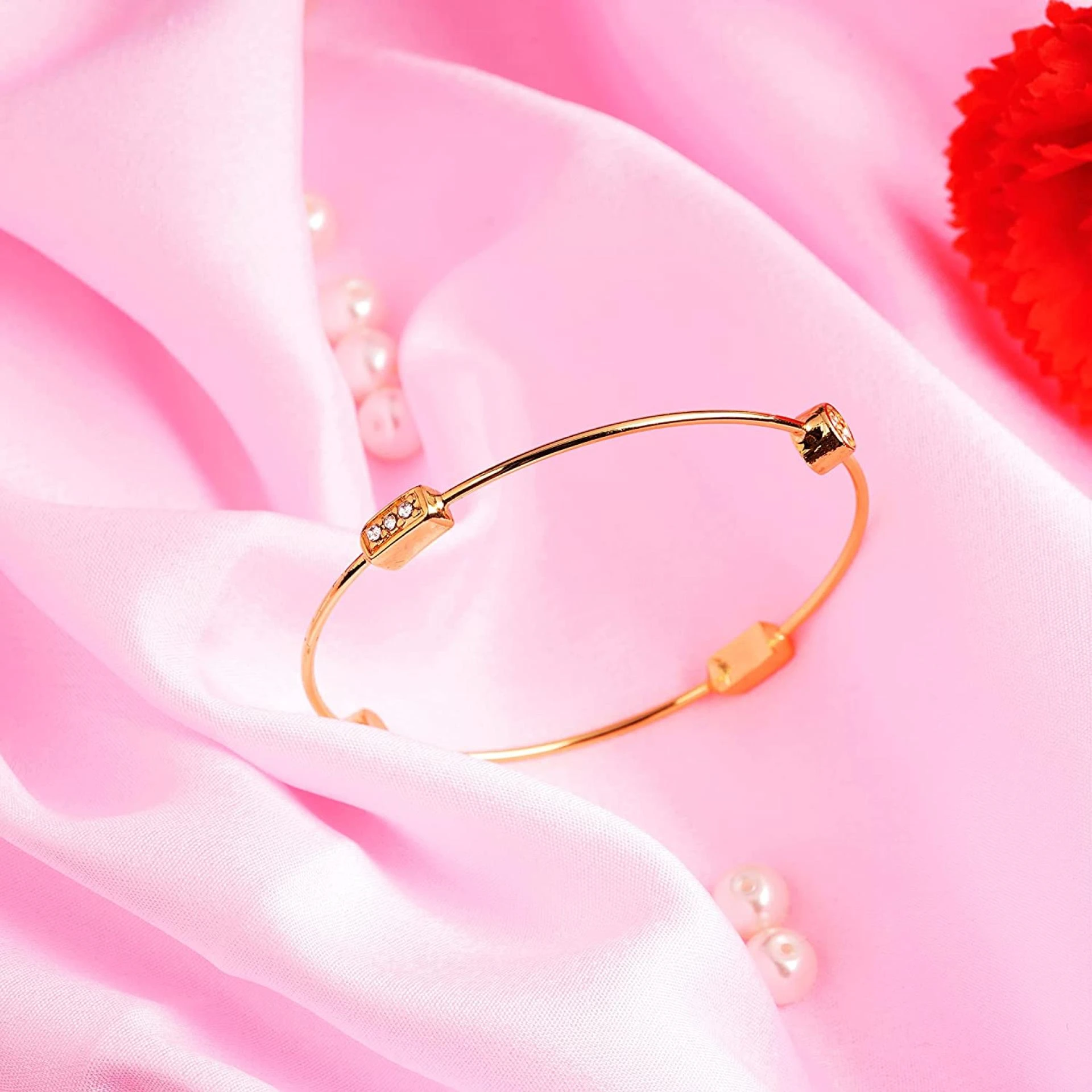 The Feminine Charm of Estele: Discover the Bracelets for Women Collection