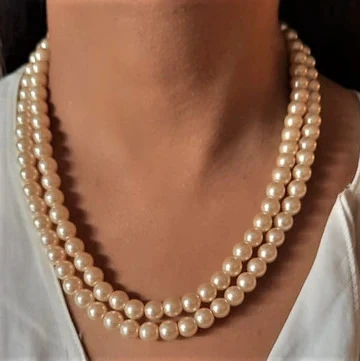 Behold Elegance with Precious Pearls