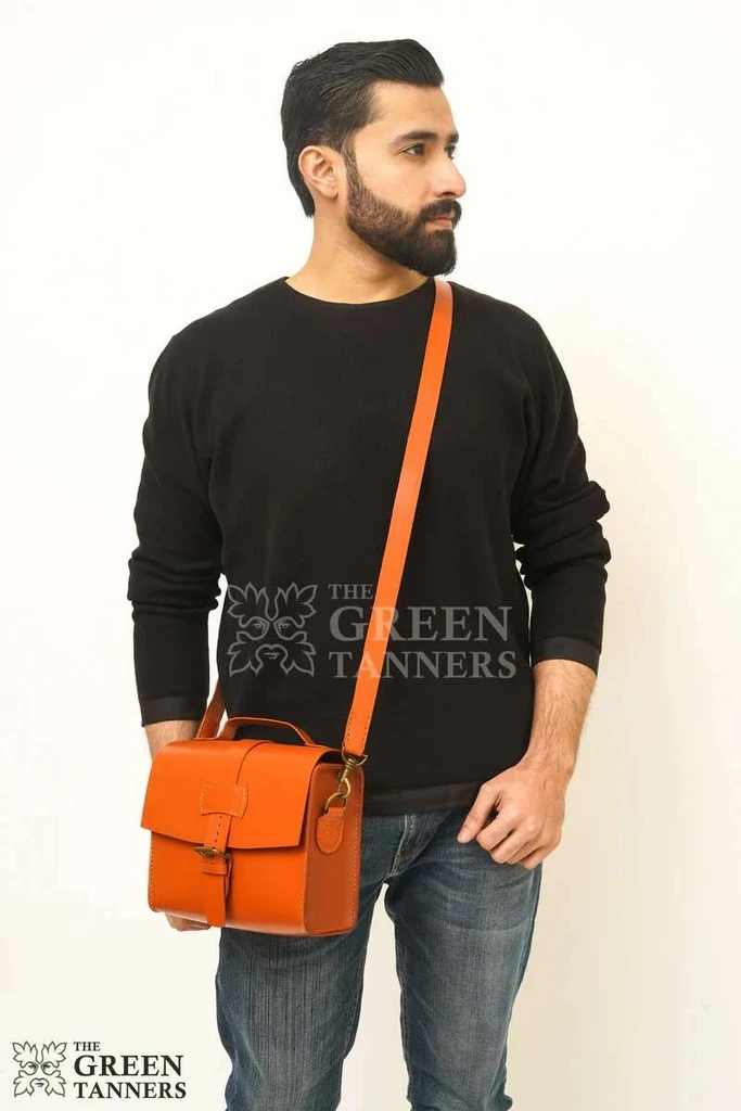 The Leather Crossbody Shoulder Bag: A Perfect Blend of Style and Practicality