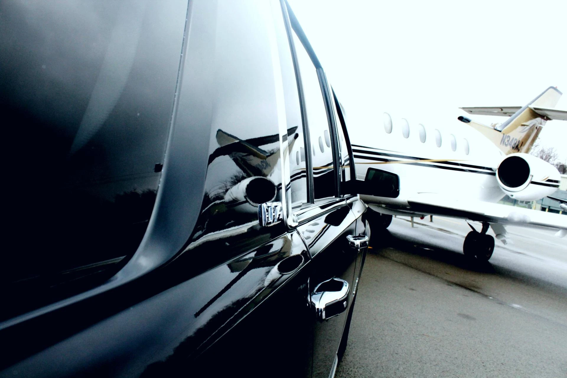 Unlock the Door to A-List Experiences with Airport Town Car Service