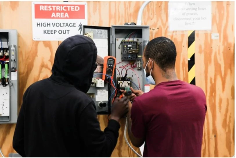 What Is The Difference Between Electronics And Electrical Technicians?
