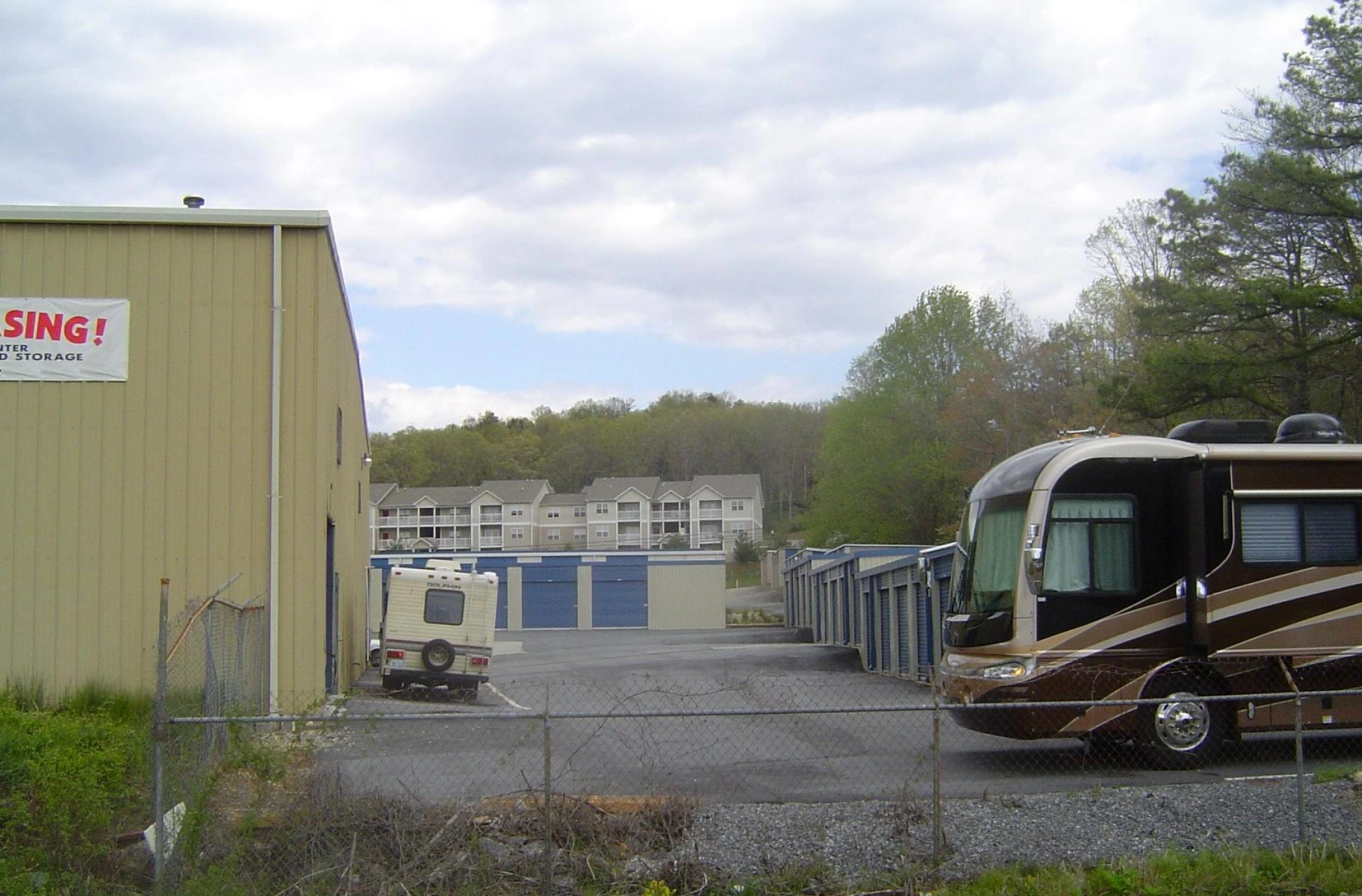 What are the pros and cons of vehicle storage Facilities?