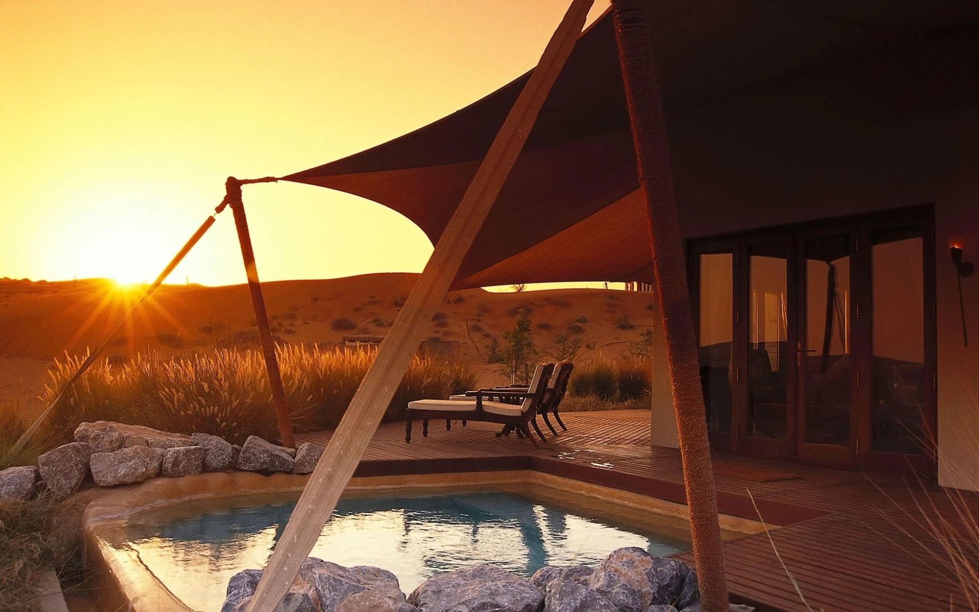 Romantic Escapes in Dubai: Honeymoon Hotspots and Couples' Getaways