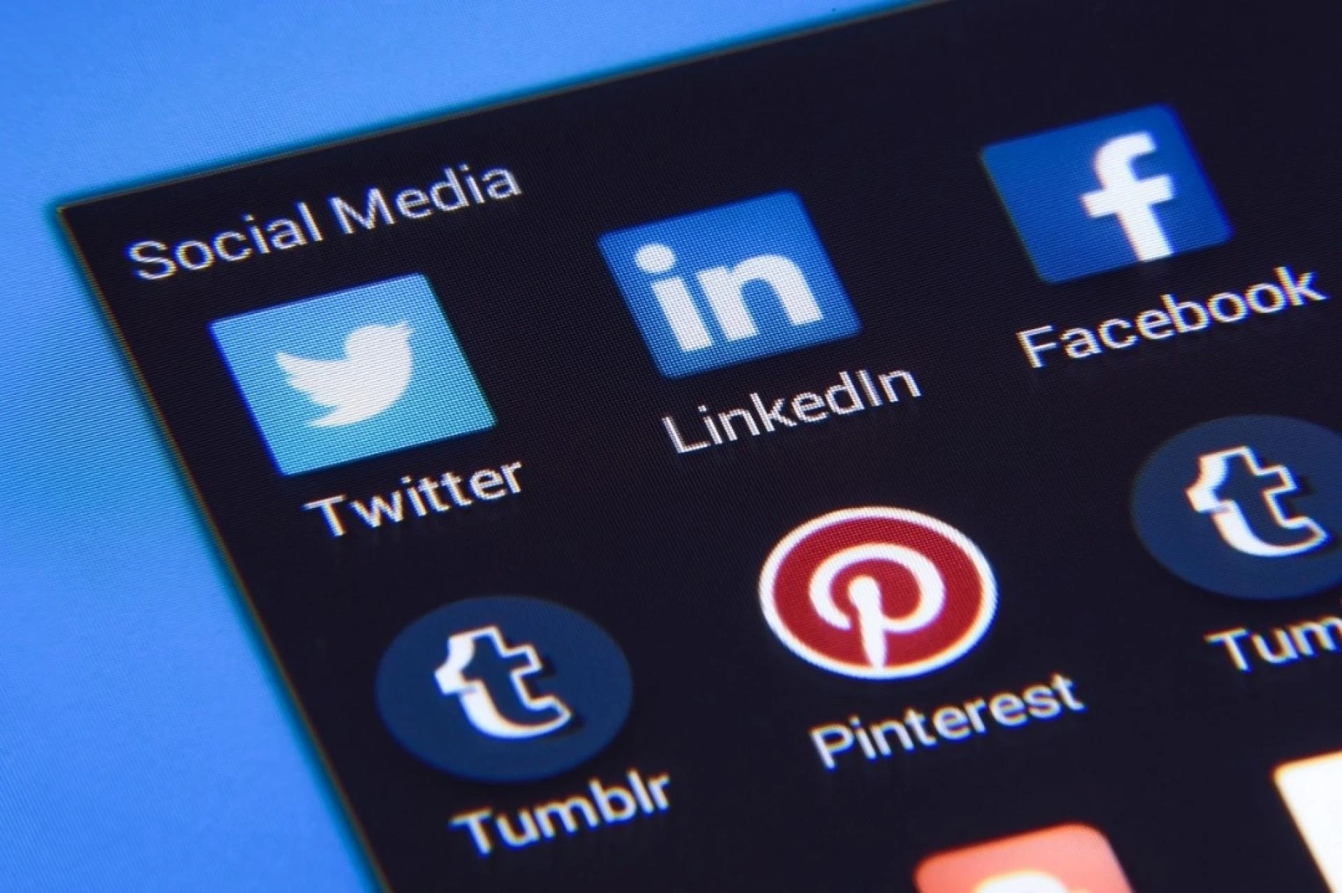 A Guide to Hiring Social Media Experts for Your Business