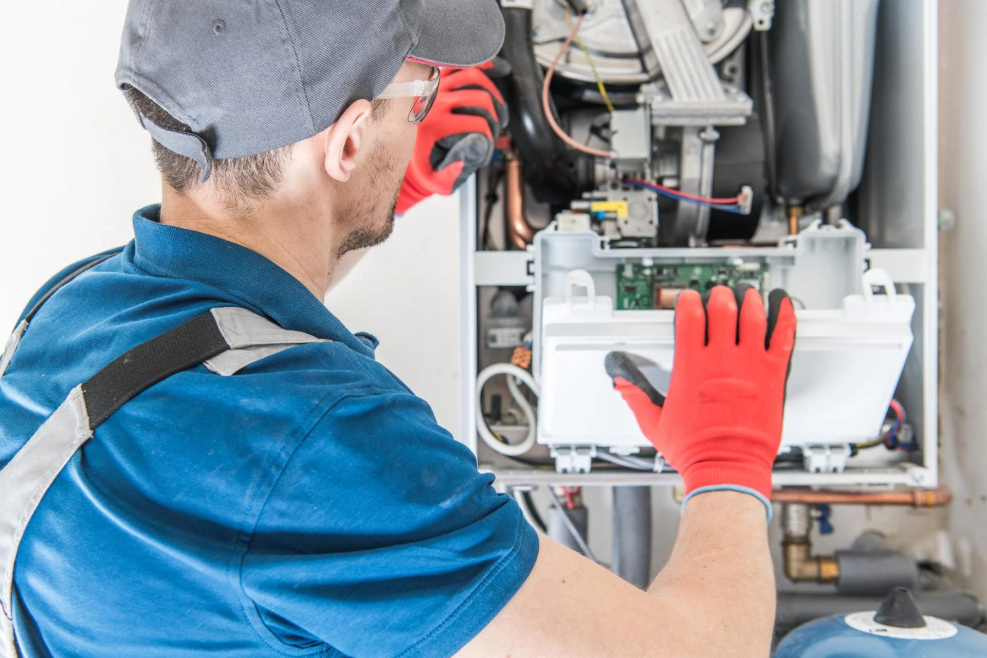 HVAC Technician for Furnace Installation in the Vicinity of California