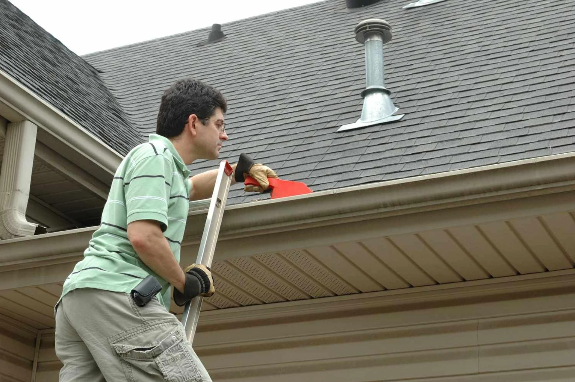 How to Choose the Best Siding Repair Service for Your Home