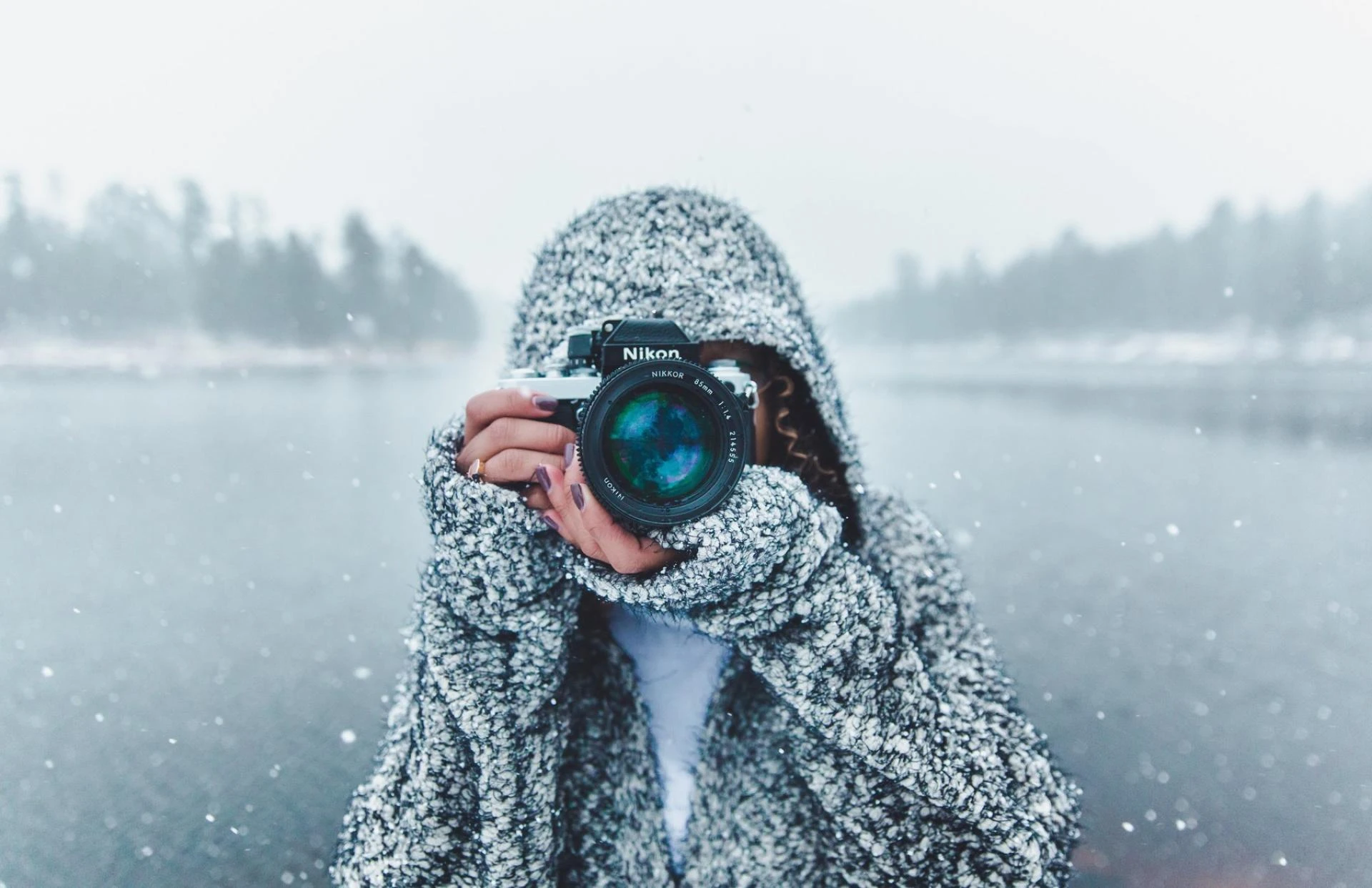 Winter Photography Tips: Techniques for Capturing Stunning Photos of Snowy Landscapes and Winter Scenes