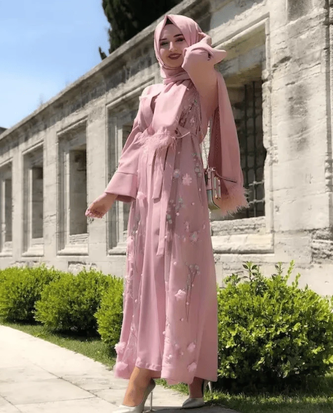 Wholesale Muslim Clothing: Meeting the Modest Fashion Demands with Style and Affordability