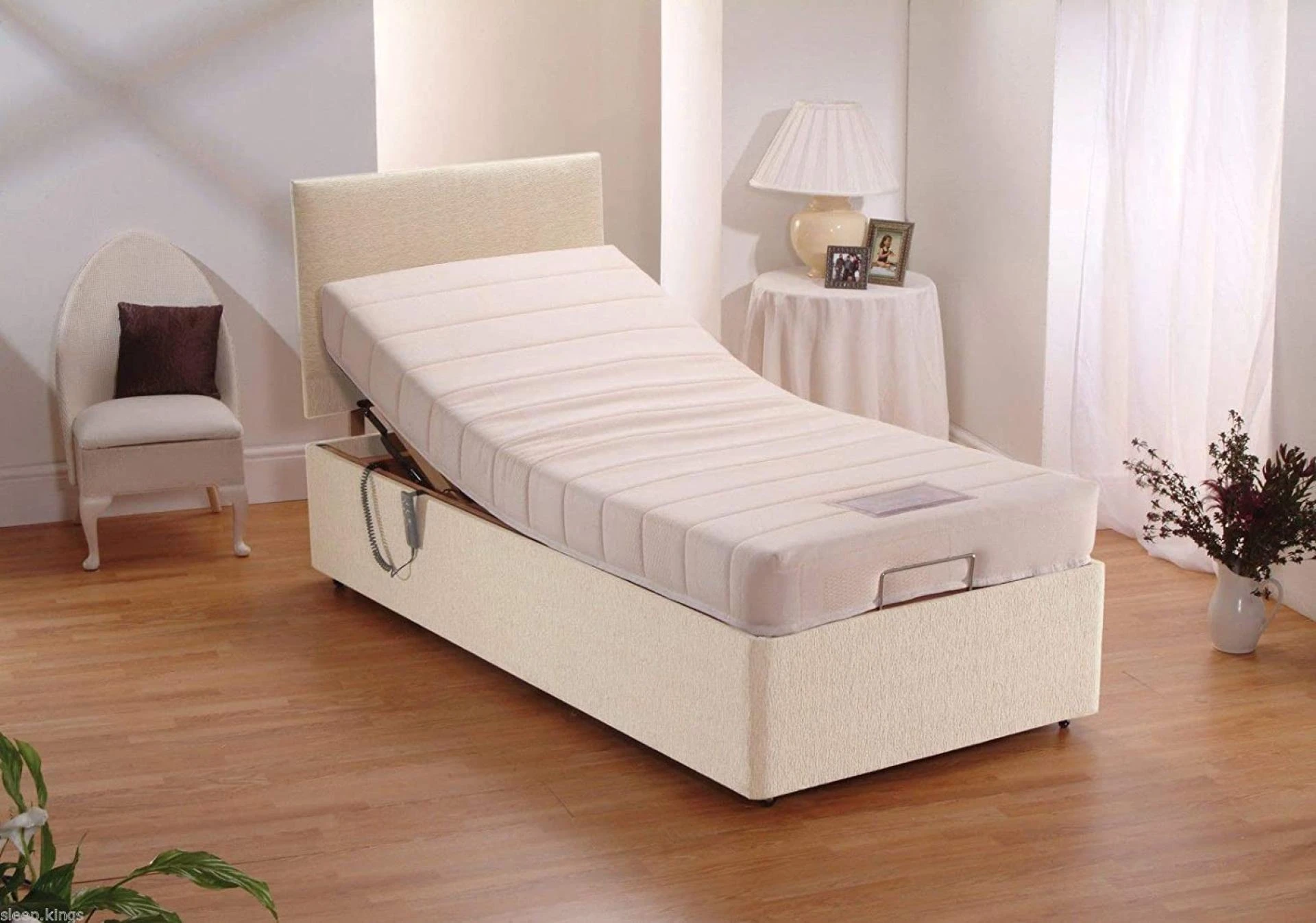 Pros &amp; Cons of An Adjustable Electric Bed