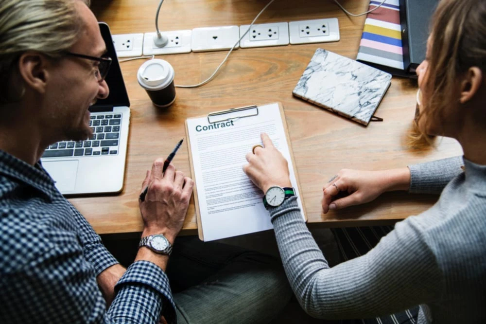 What does a commercial lawyer deal with?