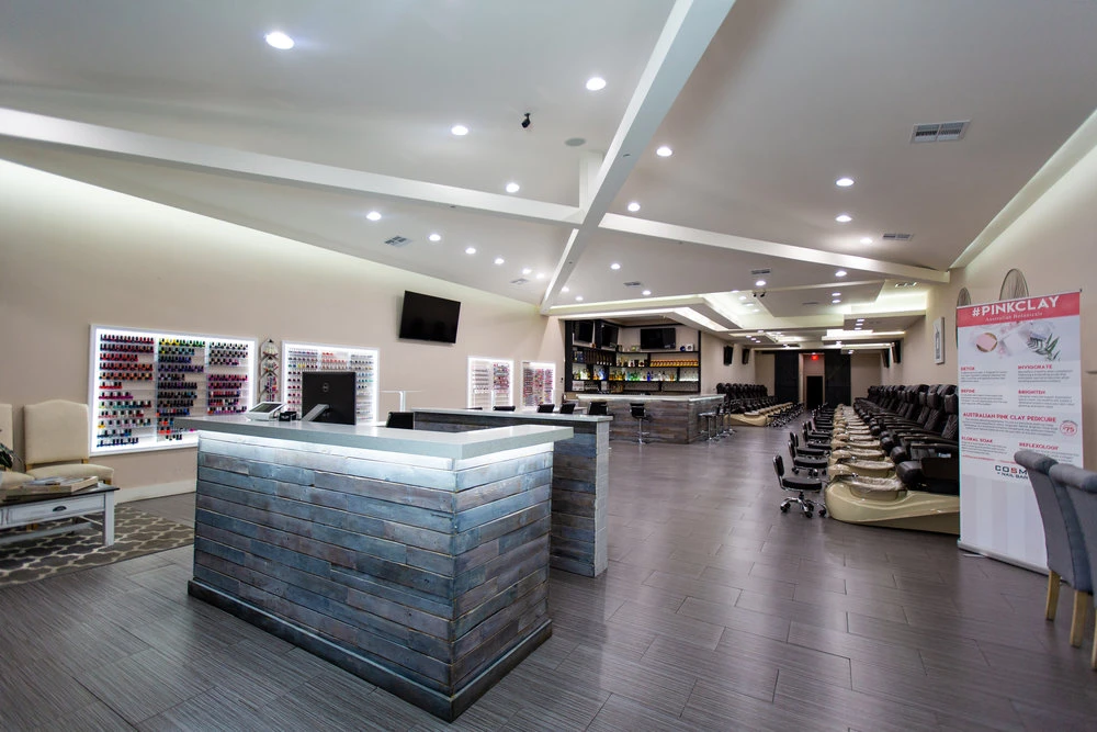 4 Reasons you go to a Nail Salon this Christmas