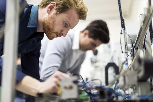 Why Choose the Best Electrician Services Near Me for Industrial System Automation?