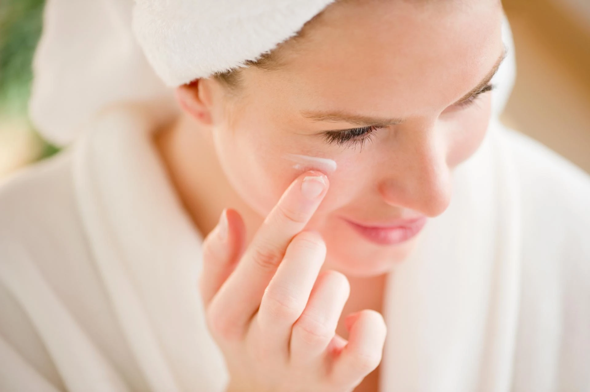 How To Use It To Treat Your Acne And Wrinkles