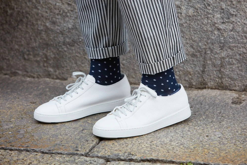 WHAT TYPE OF SOCKS TO WEAR WITH WHITE SNEAKERS?
