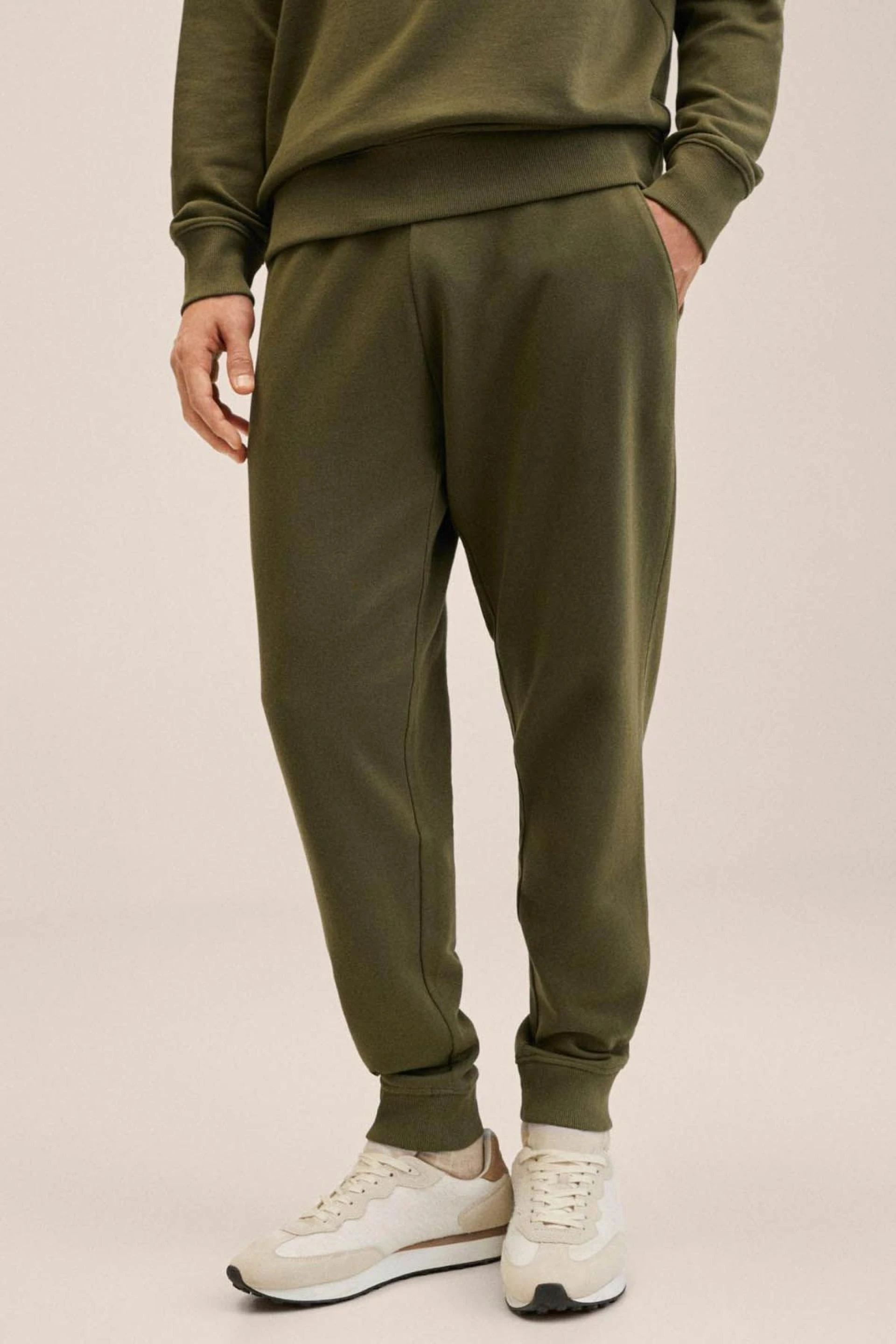 Bulk Elegance: Navigating the Wholesale Trousers Market Successfully