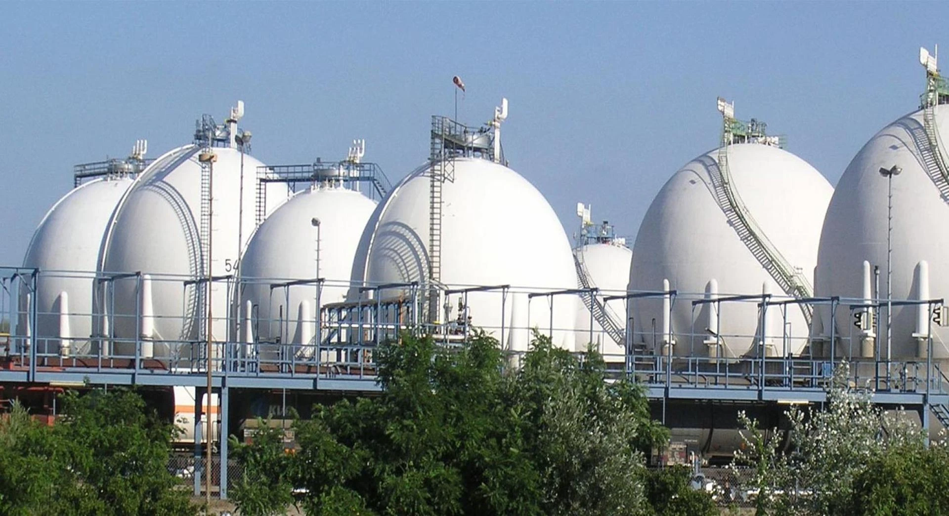 Natural Gas Storage Market To Power Robustly And To Witness Profitable Growth During Forecast Period 2024-2032