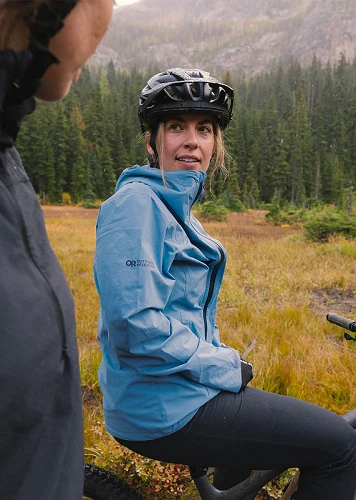 5 Reasons You Need a Reliable Rain Jacket for Summer Camping