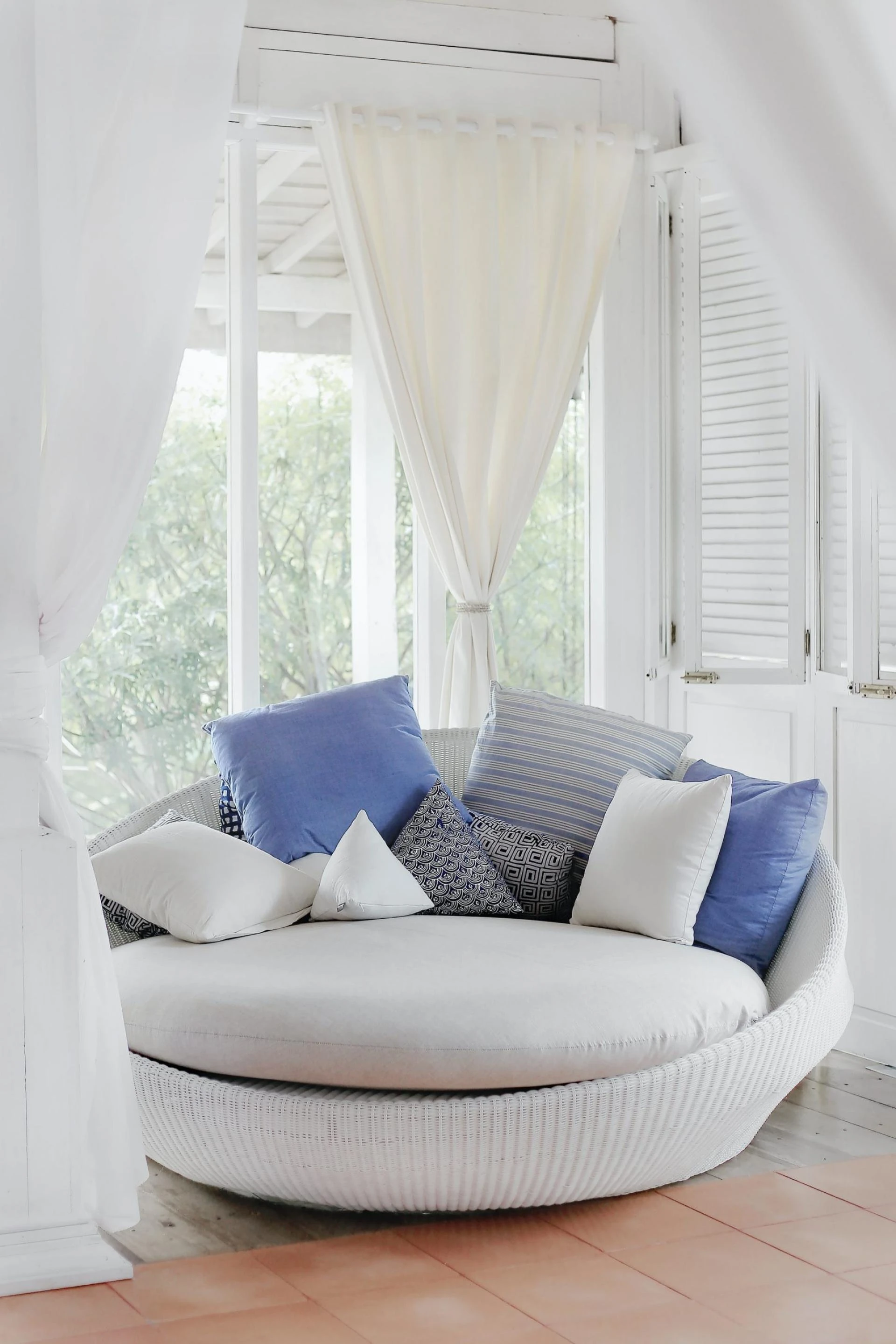 Curtains Vs. Blinds: Which Is Better?