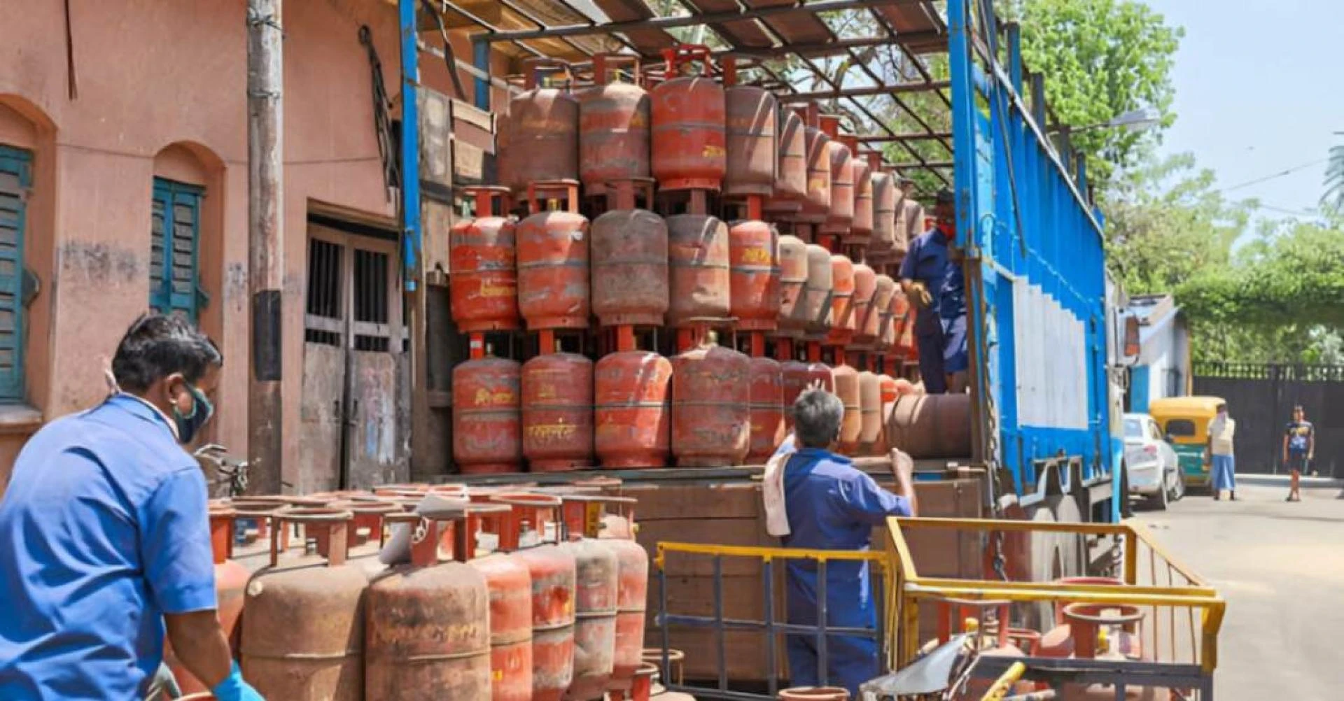 Mastering the Challenges of Gas Agency Dealership Management