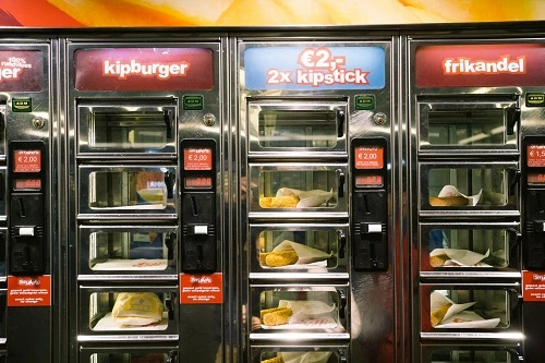 Hot Food Vending Machines: 3 Ways They Are Making School Lunch Ladies Obsolete