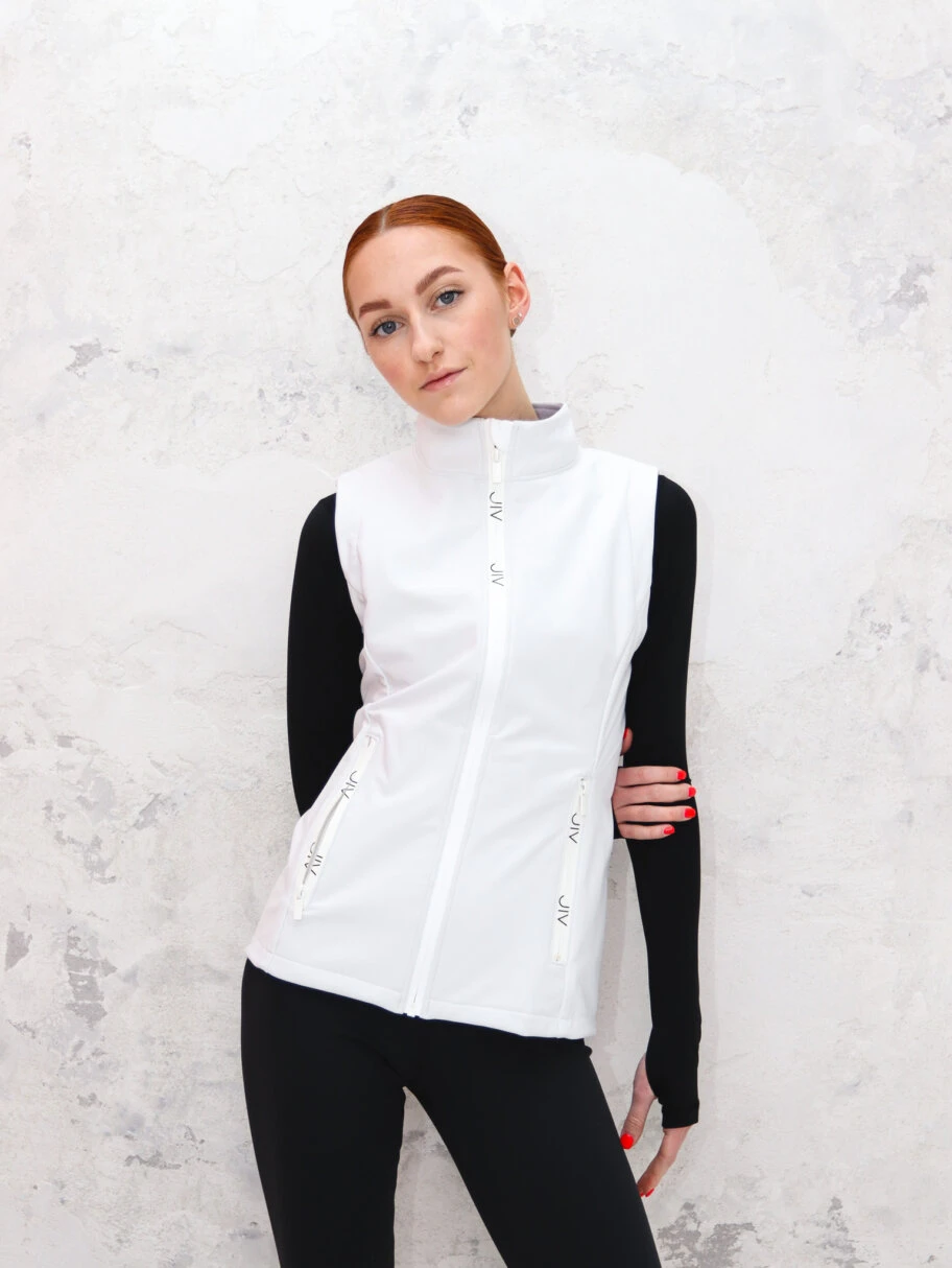 Exploring the Nordic Vest Black: A Winter Essential in the Heart of New York