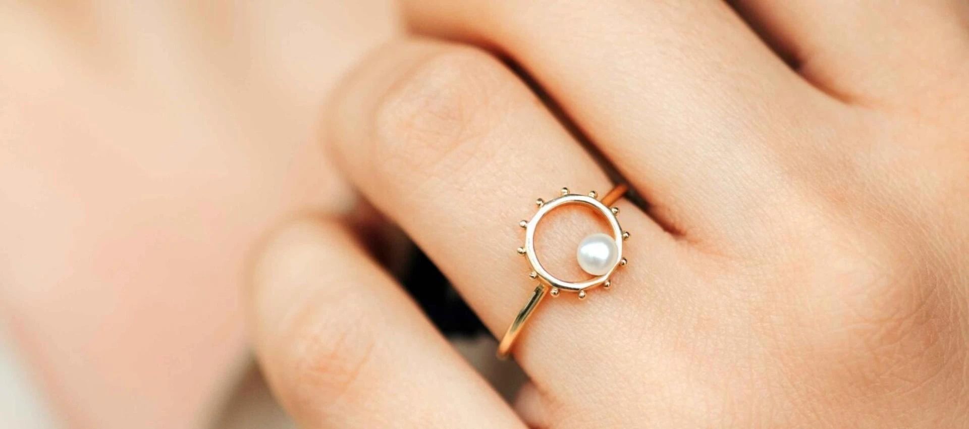 Side Effects of Wearing Pearl Ring