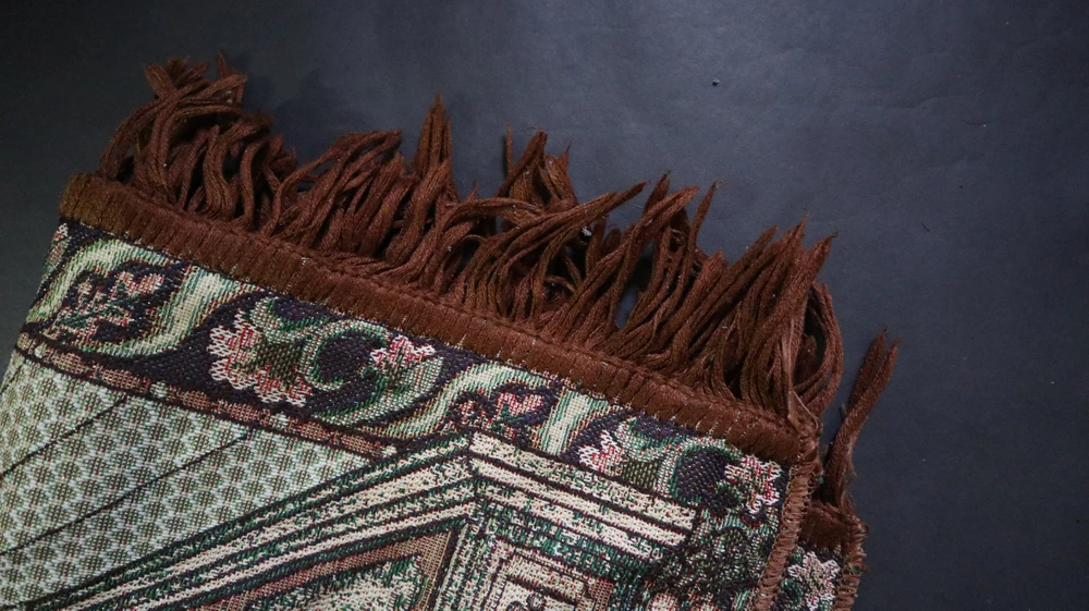 Prayer Mat For Muslim - A Necessity That Can't Beished