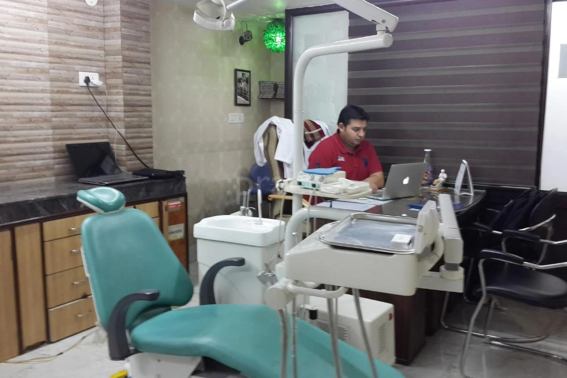 Emergency Dentist Near Me: 4 Steps To Take During a Dental Emergency