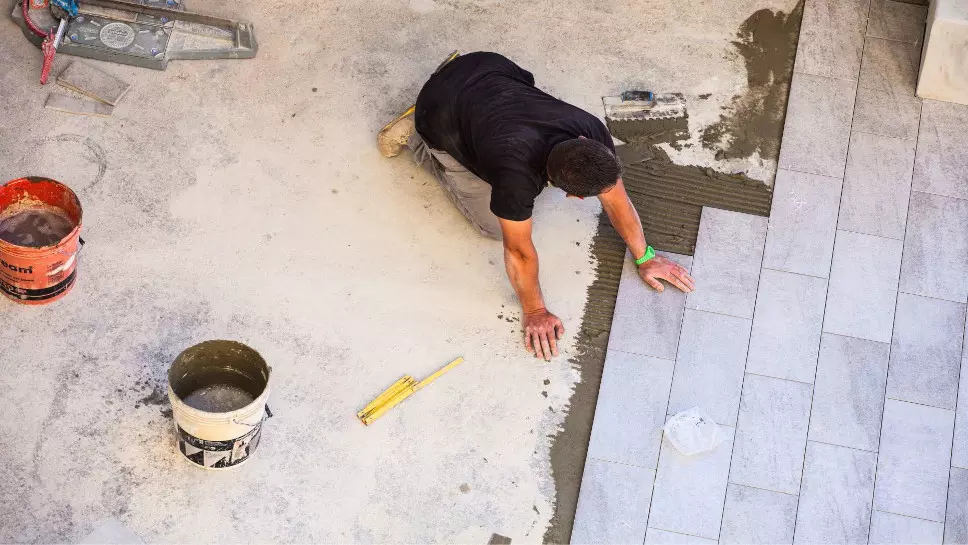 What are the expert bathroom renovation tips for old bathrooms?