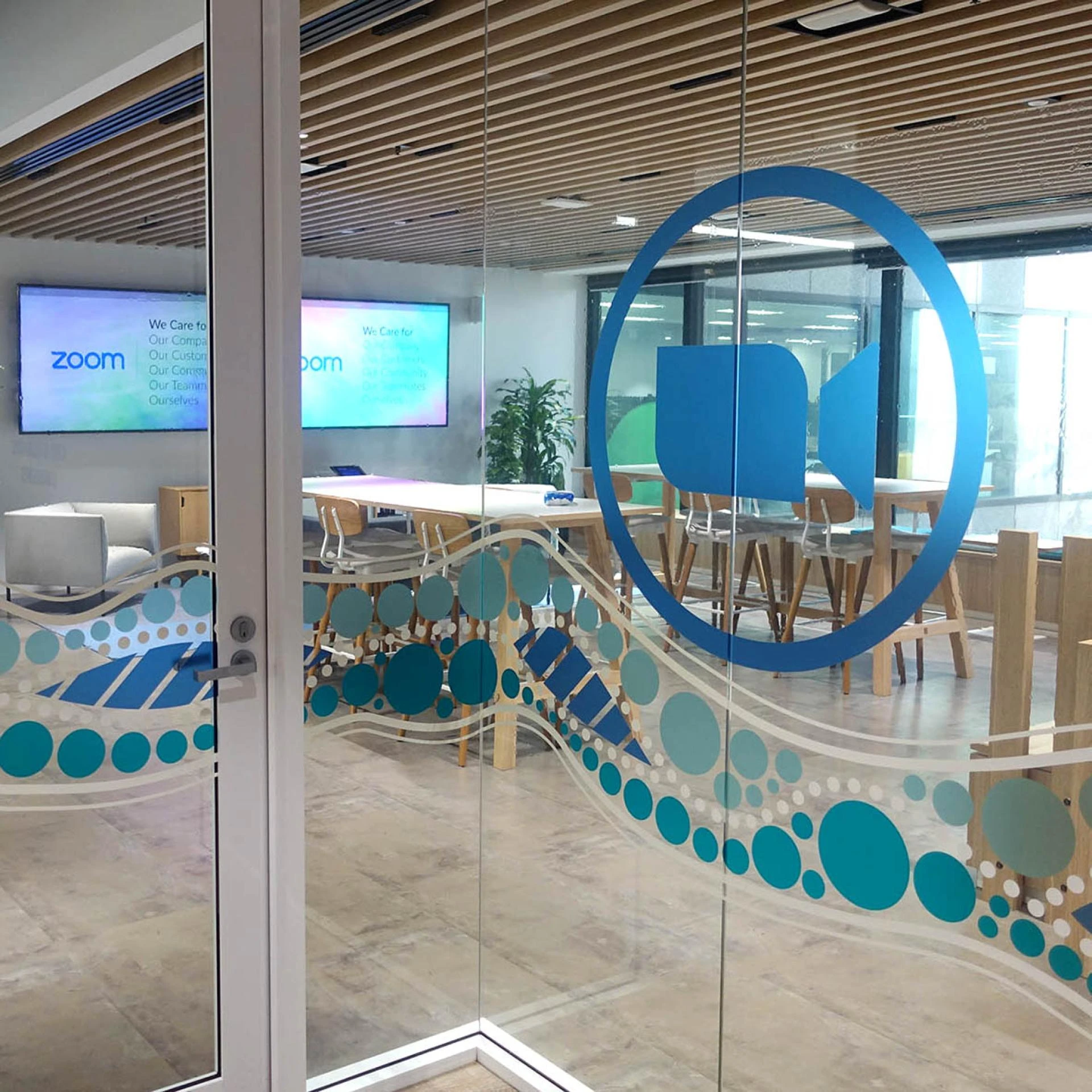 5 Reasons your Business needs Printed Window Stickers