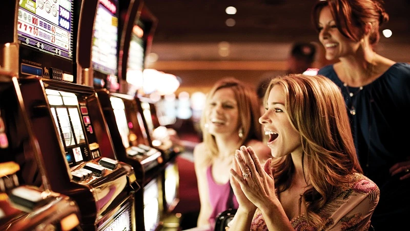 Advantages of Playing Slot Online