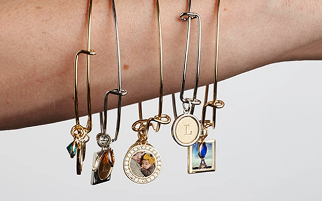 Personalized Jewelry for Mothers: Unique Ways to Customize a Piece to Make It Special