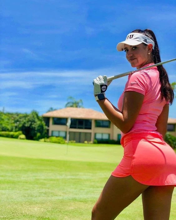 Amateur's Golfers and their Golf-club Sets