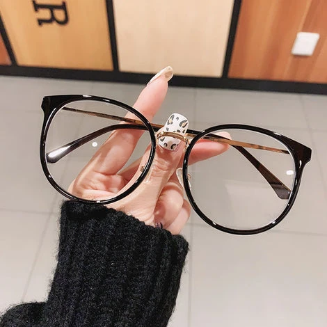 Navigating the World of Online Eyewear: Where to Find Cheap Glasses and Prescription Eyewear