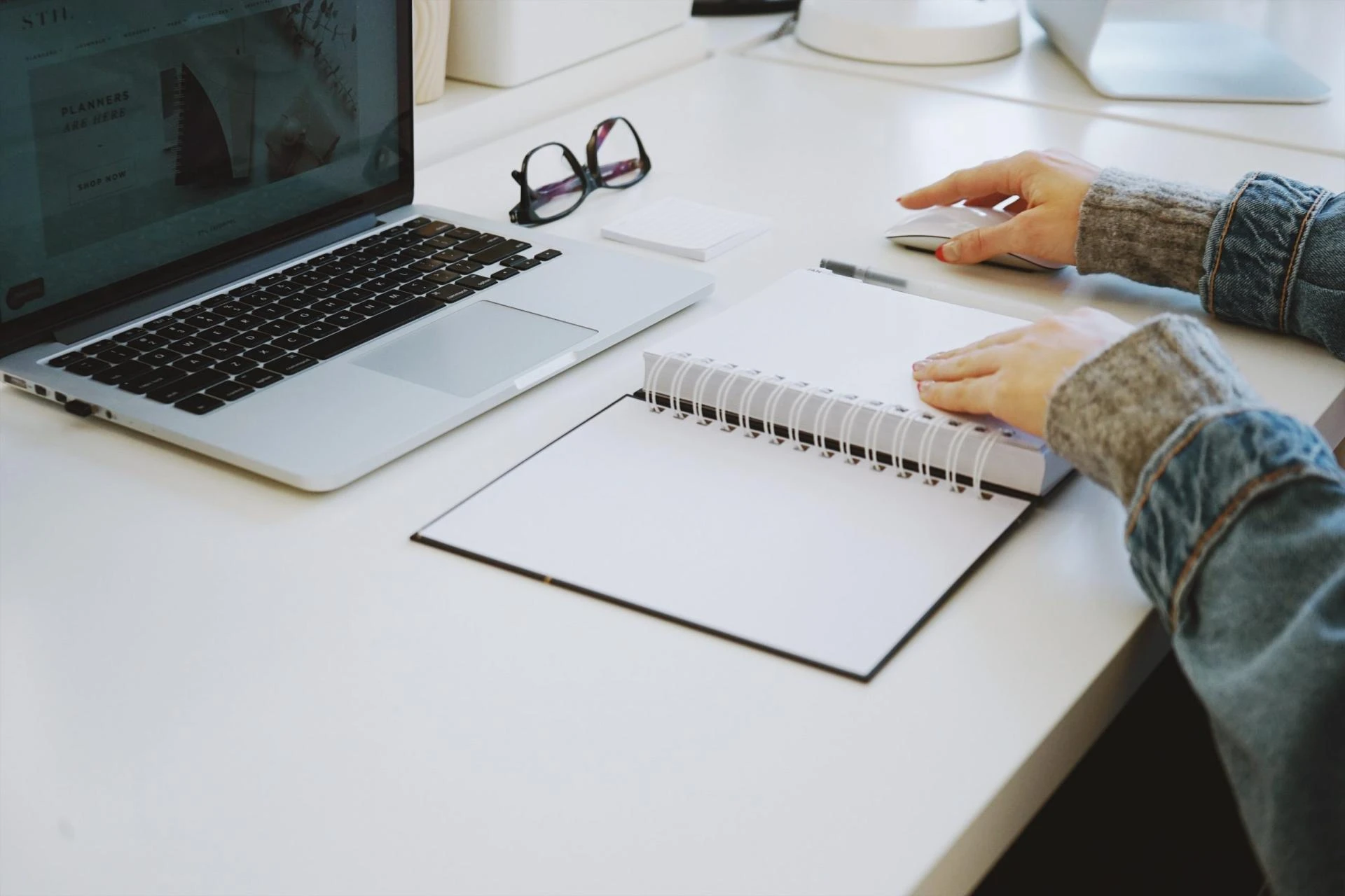 5 essential qualities every virtual assistant should possess