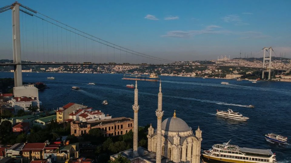 Don't miss the scene of the Strait in Istanbul
