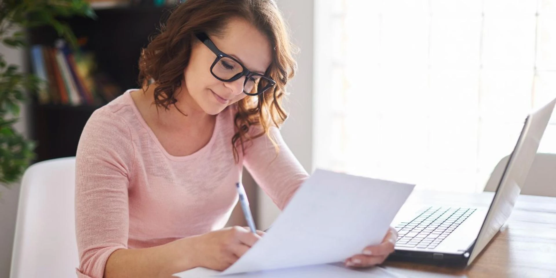 How to Become a Speechwriter for Politicians? (Jobs &amp; Salary)