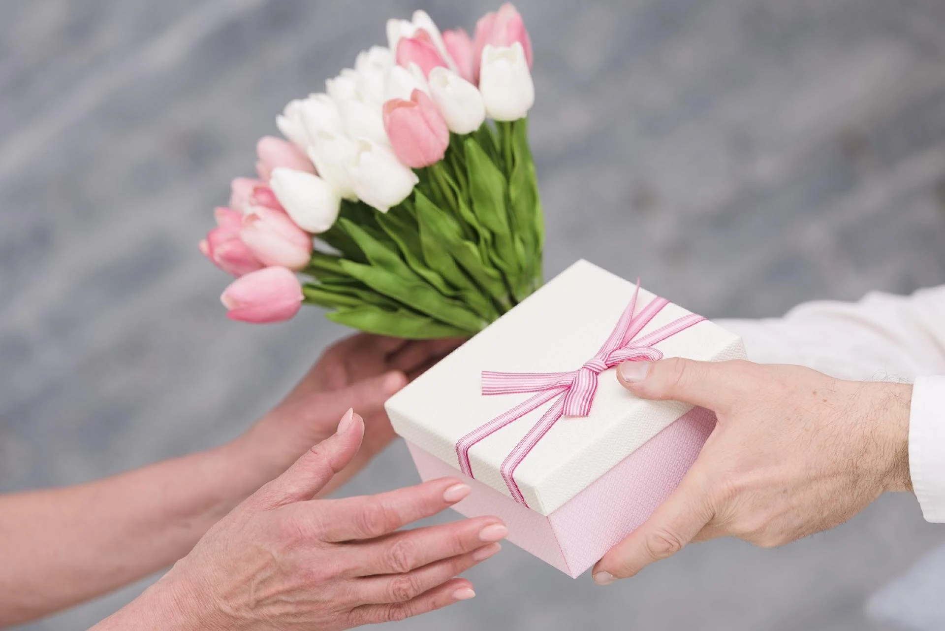Send Love With 3 Best Gifts For Sister