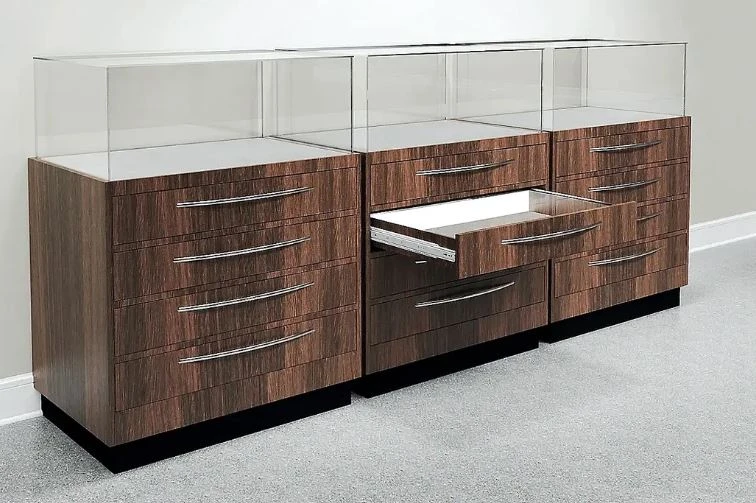 Bridging Preservation and Display: The Art of Selecting Museum Bonnets