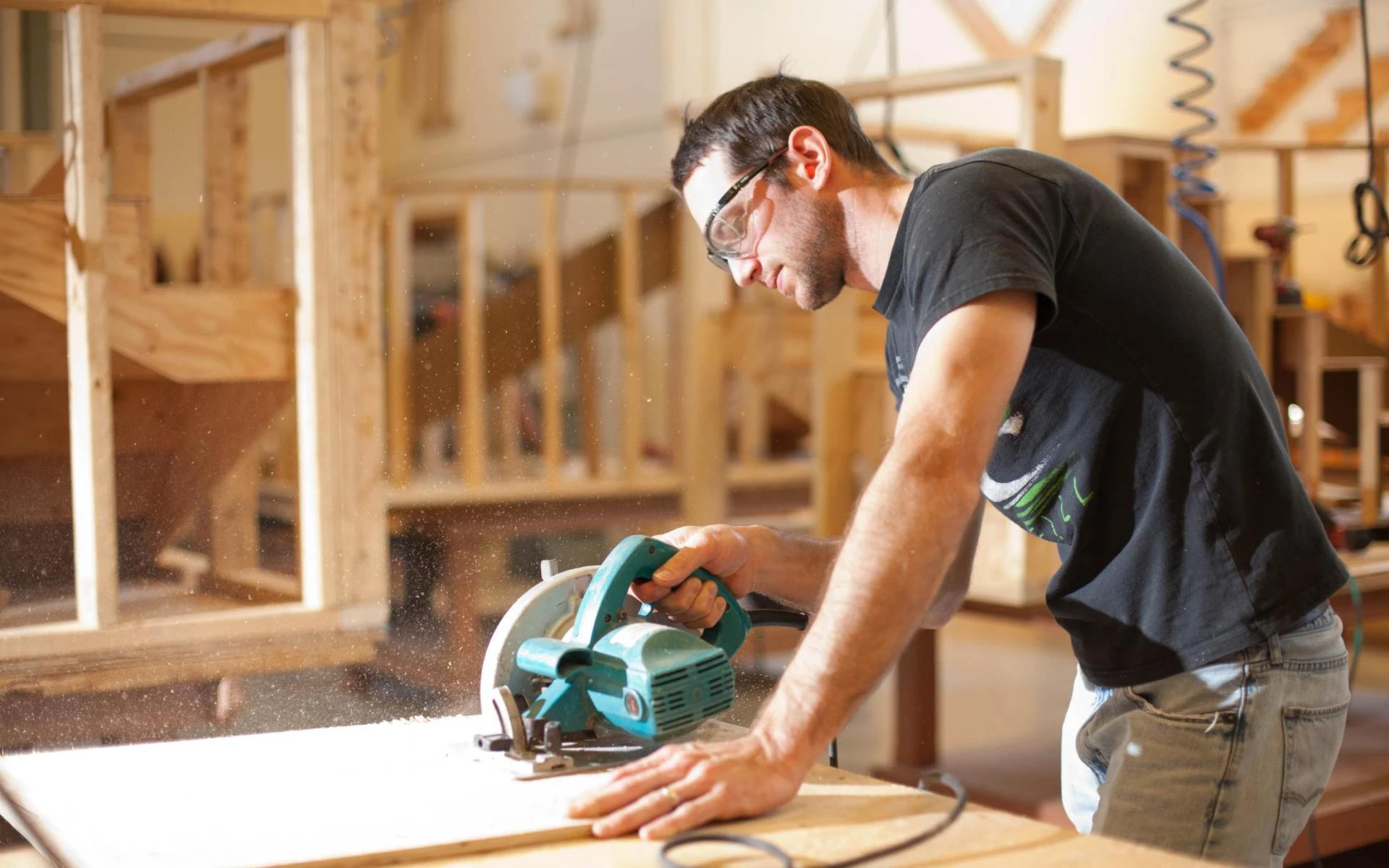 What types of carpentry services are offered in Dubai?