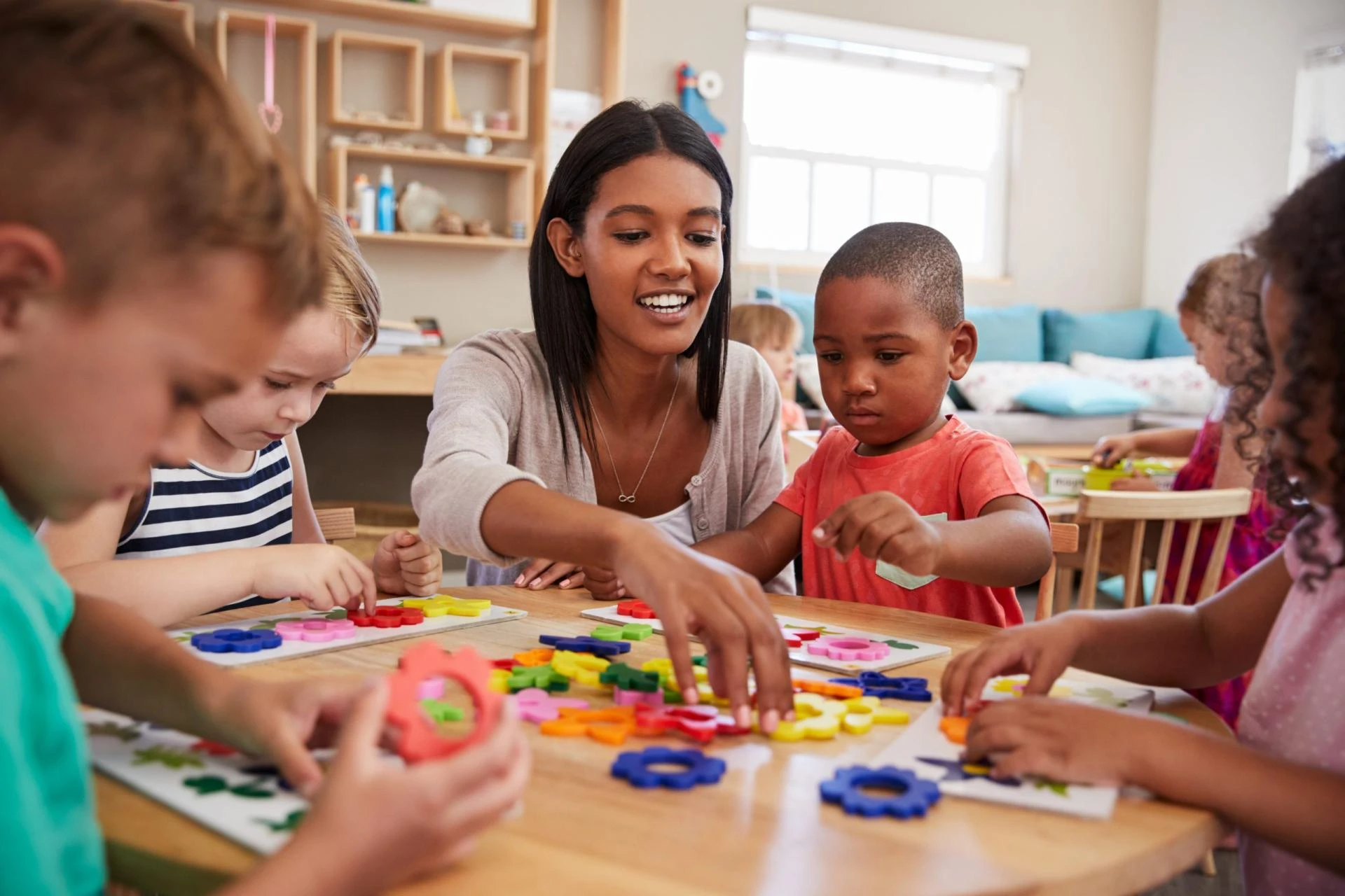 Unlocking the Benefits of a Montessori Education Teaching Program
