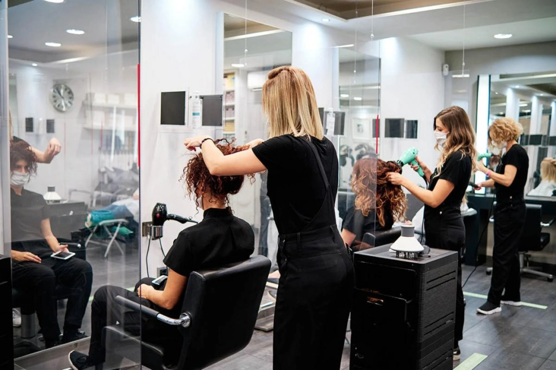 The Ultimate Guide to Pampering Yourself at a Beauty Salon