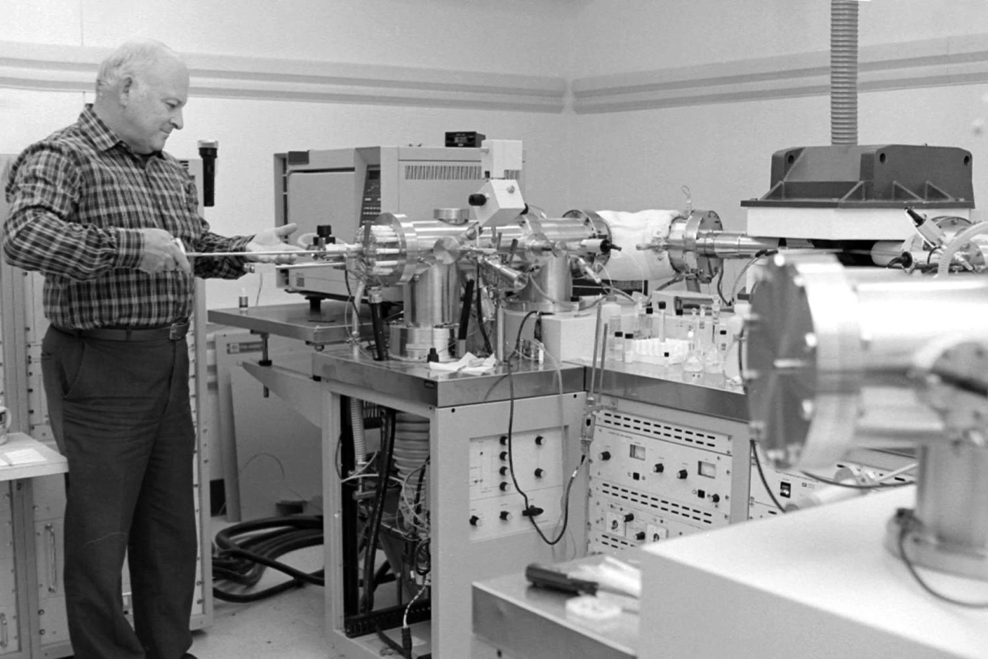 Key Players Shaping the Mass Spectrometry Market Landscape