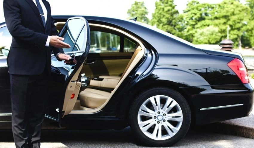 Comprehensive Guide to Car Service and VIP Limo Service in Singapore