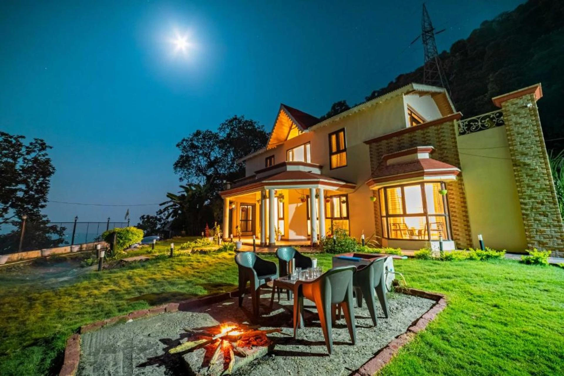 The Lake Hideout Hotel In Bhimtal-Uttarakhand